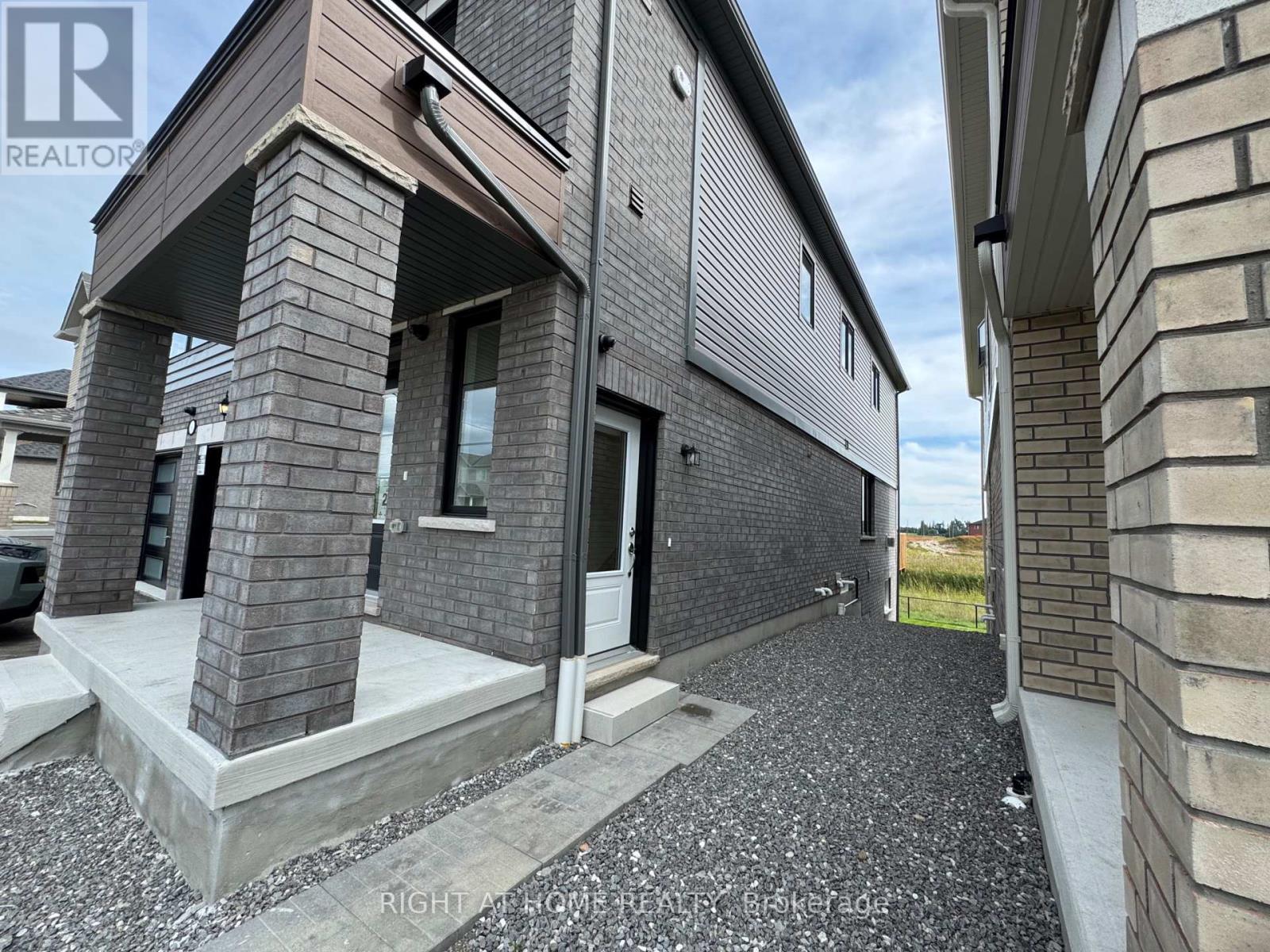 # B - 60 Debois Street, Kawartha Lakes, Ontario  K9V 6A9 - Photo 2 - X13783004