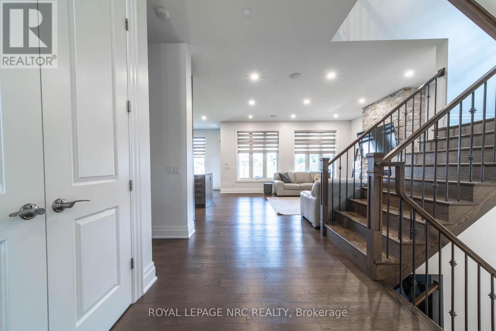 5 Autumn Avenue, Thorold (Rolling Meadows), Ontario  L2V 0B6 - Photo 3 - X13783112