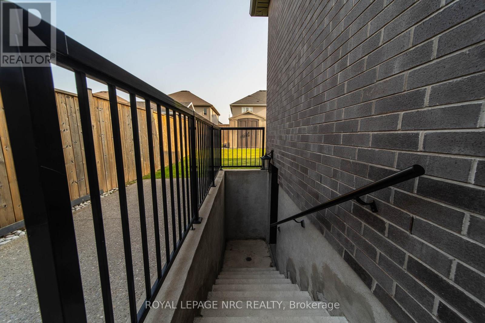 5 Autumn Avenue, Thorold (Rolling Meadows), Ontario  L2V 0B6 - Photo 34 - X13783112