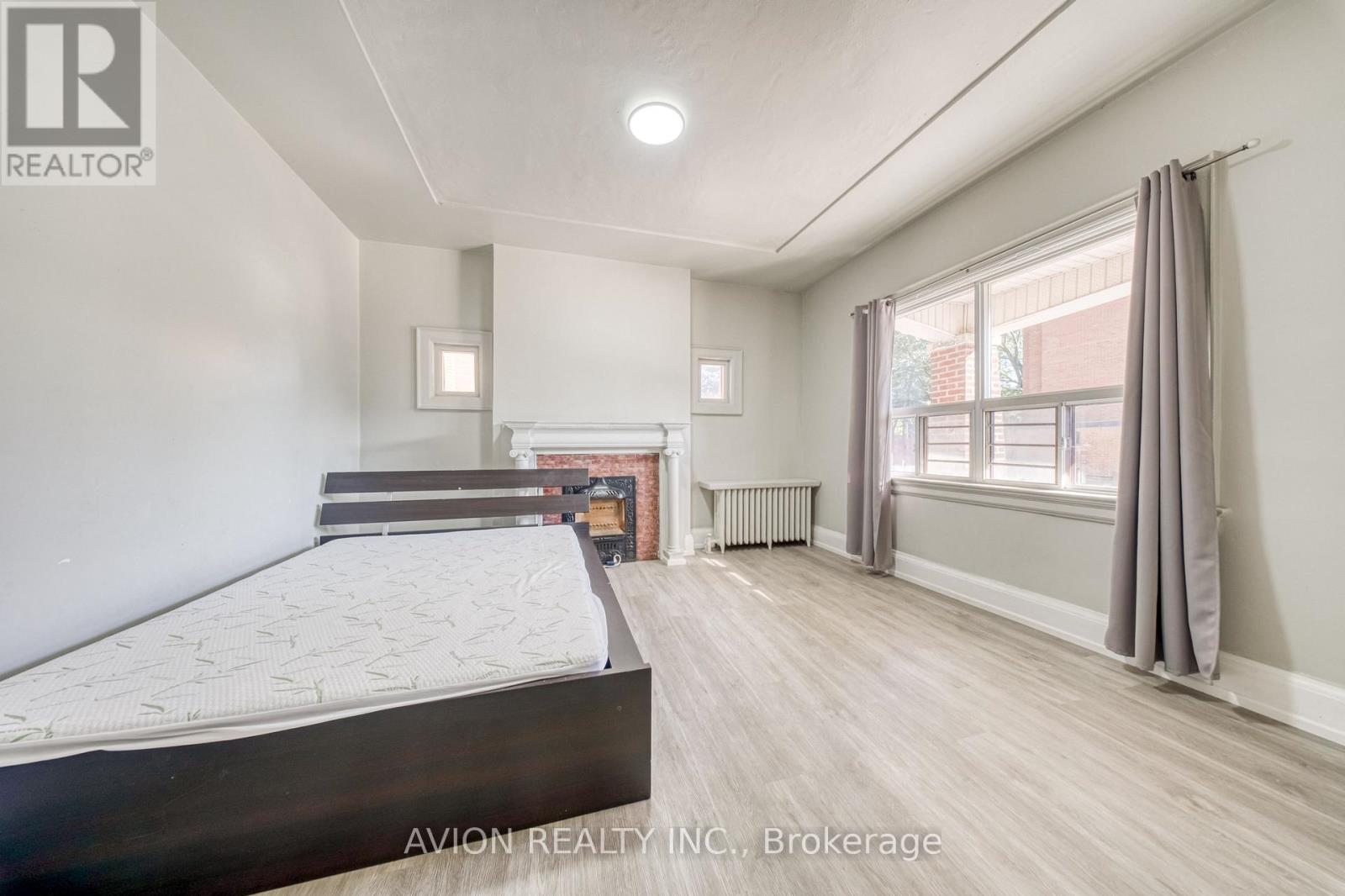 54 Ryerson Avenue, Toronto, Ontario  M5T 2P5 - Photo 10 - C13783068