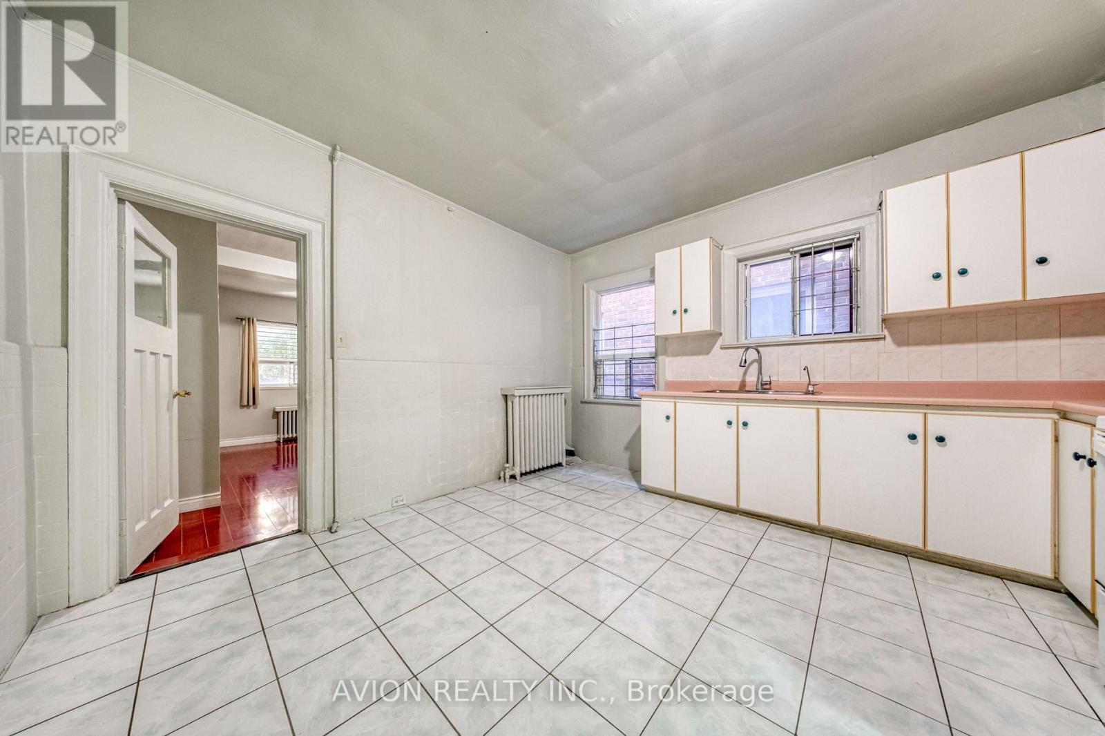 54 Ryerson Avenue, Toronto, Ontario  M5T 2P5 - Photo 5 - C13783068