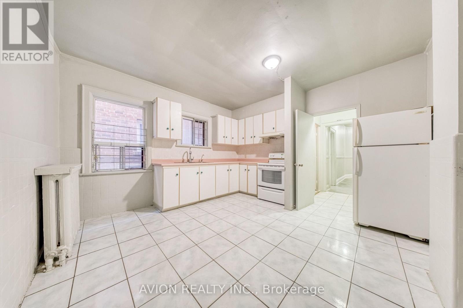 54 Ryerson Avenue, Toronto, Ontario  M5T 2P5 - Photo 6 - C13783068