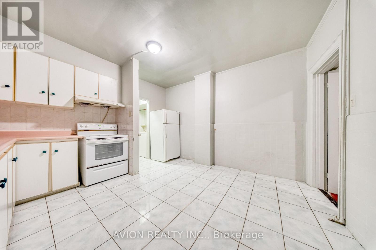 54 Ryerson Avenue, Toronto, Ontario  M5T 2P5 - Photo 7 - C13783068