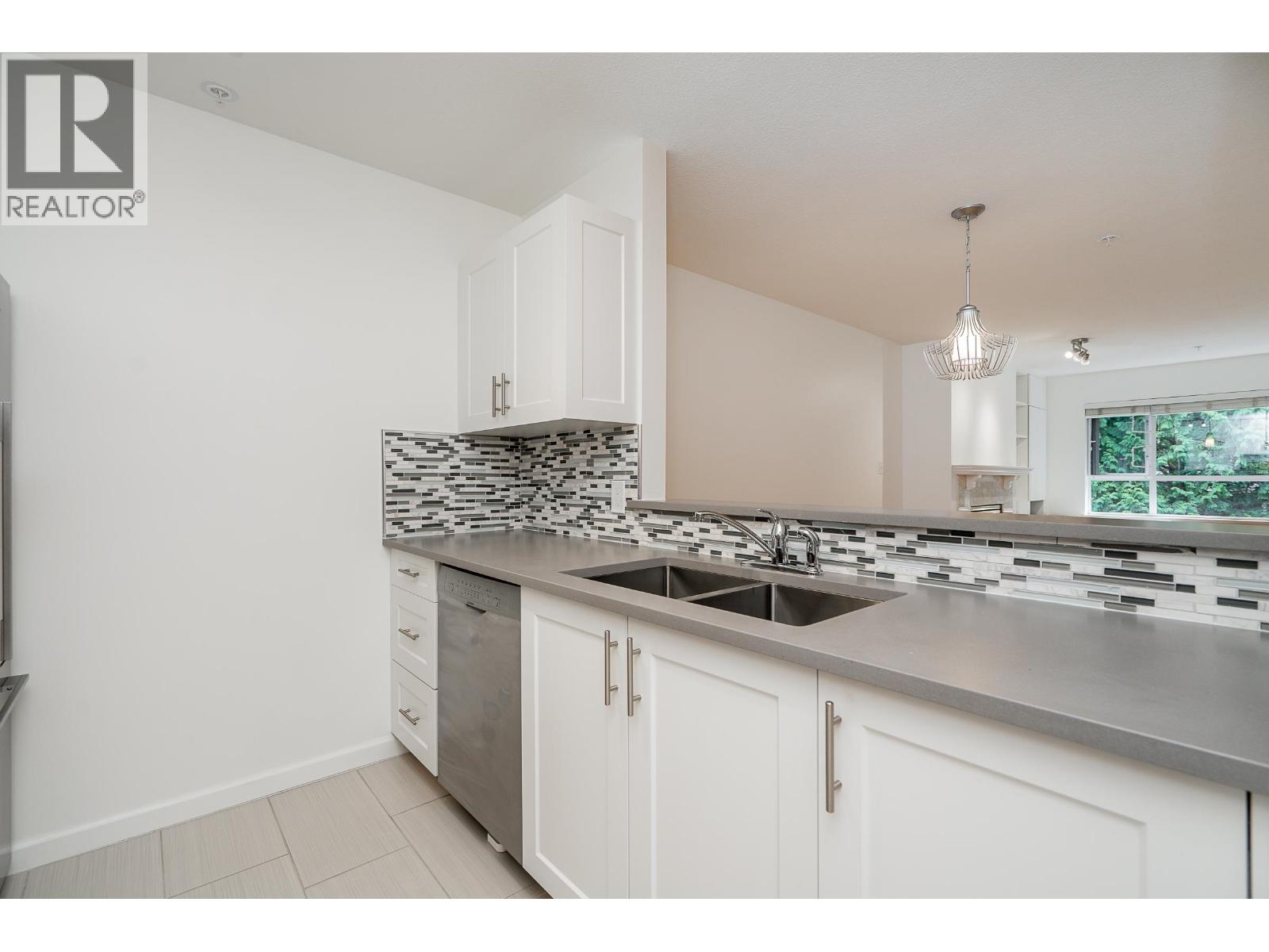 302 5577 Smith Avenue, Burnaby, British Columbia  V5H 2K7 - Photo 12 - R3165325