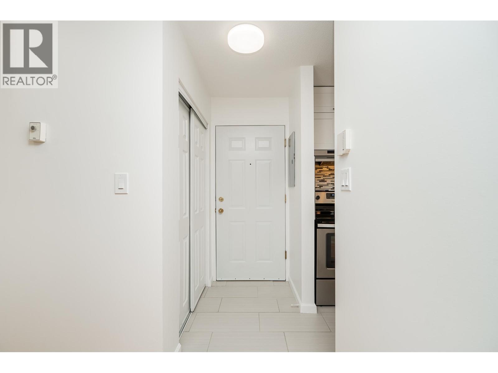302 5577 Smith Avenue, Burnaby, British Columbia  V5H 2K7 - Photo 9 - R3165325