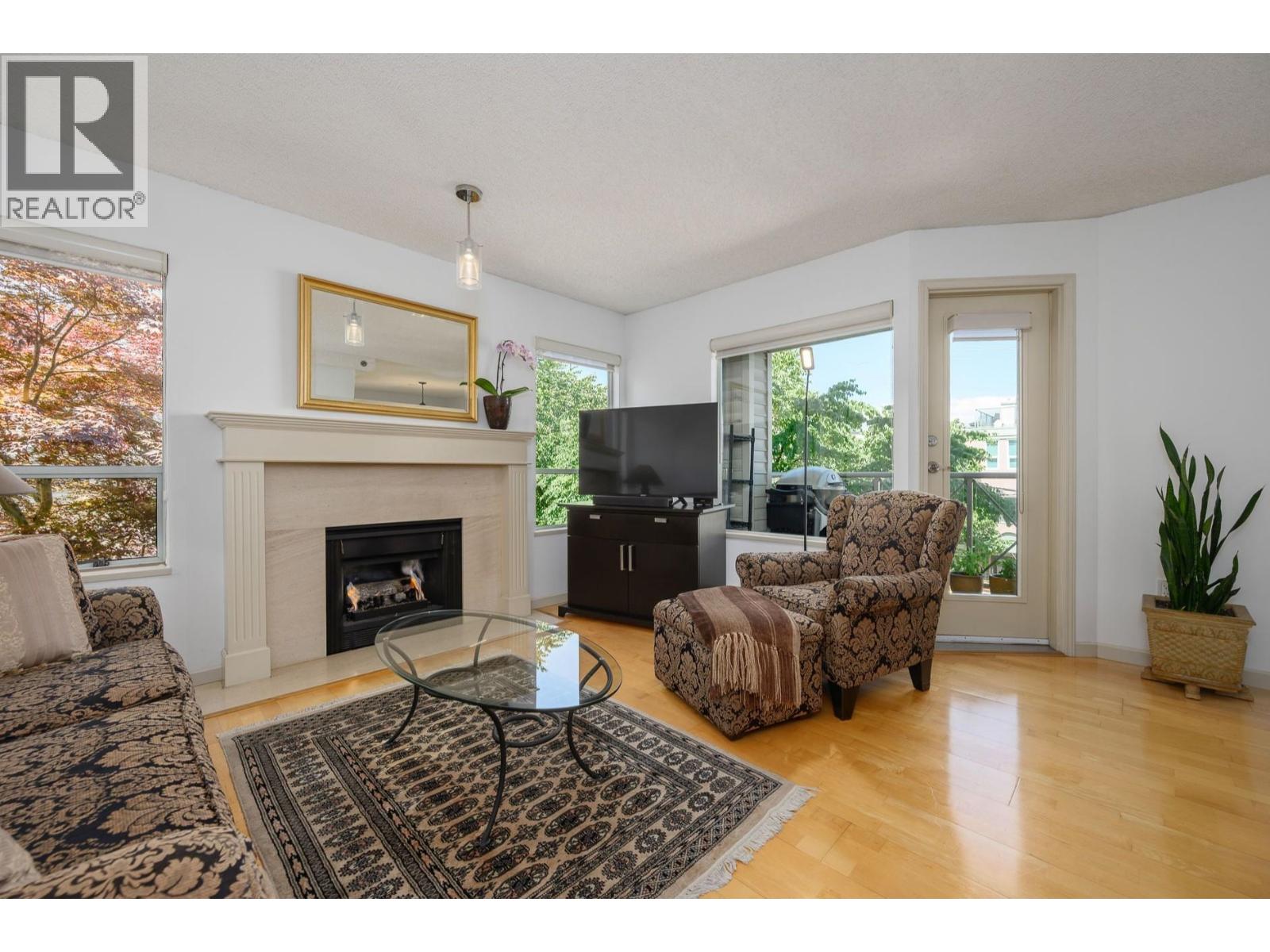 212 910 W 8TH AVENUE, vancouver, British Columbia