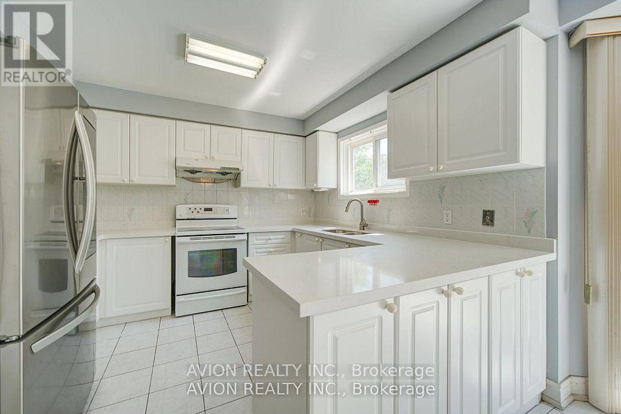 29 Charrington Crescent, Markham (Unionville), Ontario  L3R 0R2 - Photo 7 - N13783076