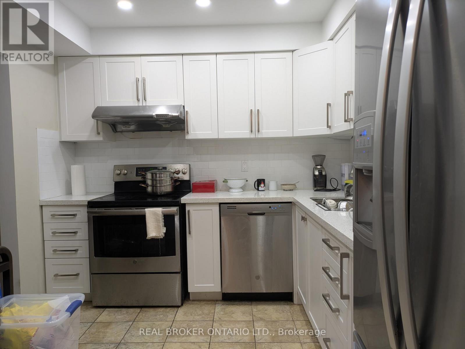218 - 1951 Rathburn Road E, Mississauga (Rathwood), Ontario  L4W 2N9 - Photo 2 - W13783066