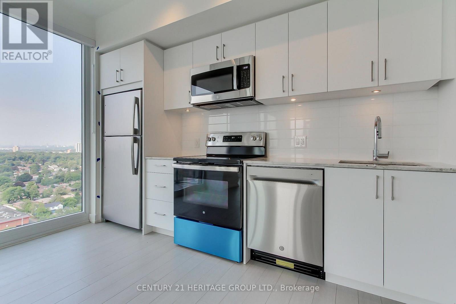1819 - 4010 Eglinton Avenue, Toronto (Humber Heights), Ontario  M9A 0G5 - Photo 6 - W13783088