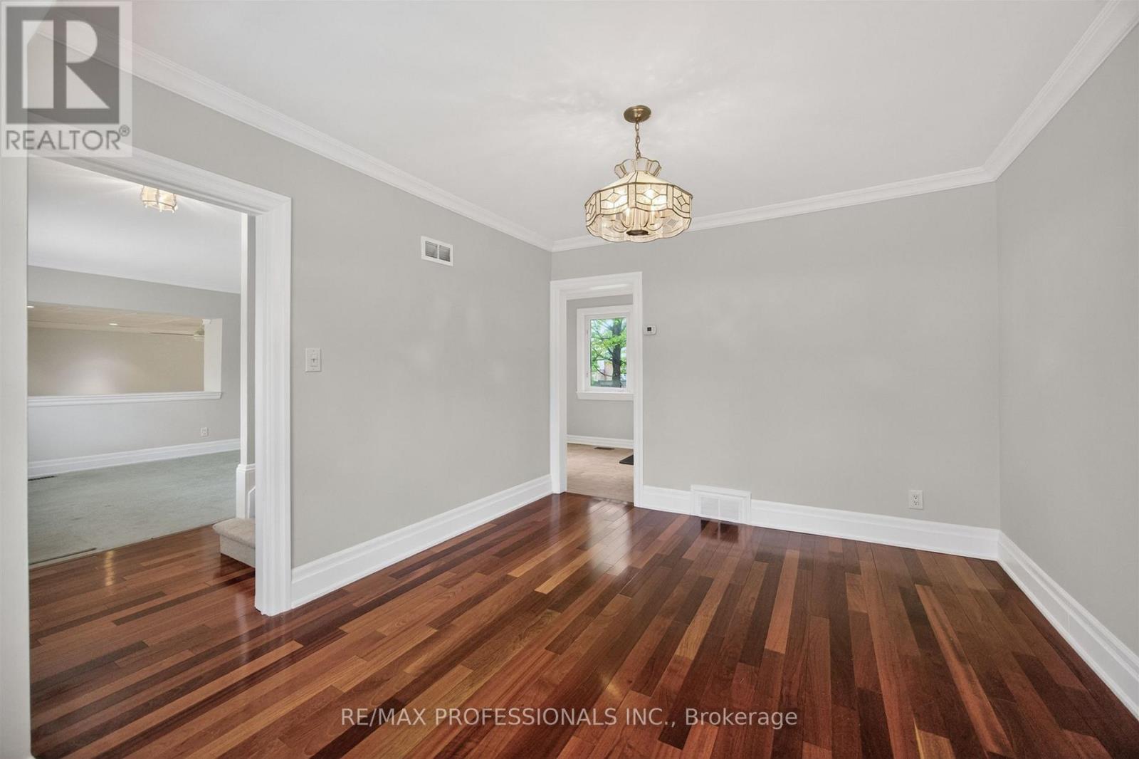 27 Nottingham Drive, Toronto (Edenbridge-Humber Valley), Ontario  M9A 2W4 - Photo 14 - W13783096