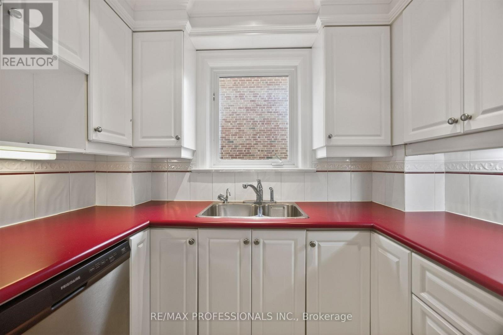 27 Nottingham Drive, Toronto (Edenbridge-Humber Valley), Ontario  M9A 2W4 - Photo 17 - W13783096