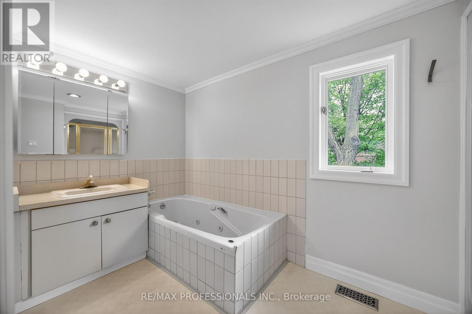 27 Nottingham Drive, Toronto (Edenbridge-Humber Valley), Ontario  M9A 2W4 - Photo 27 - W13783096