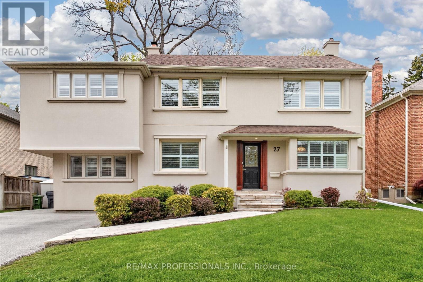 27 Nottingham Drive, Toronto (Edenbridge-Humber Valley), Ontario  M9A 2W4 - Photo 3 - W13783096