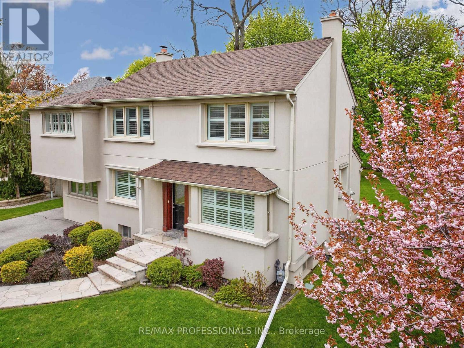 27 Nottingham Drive, Toronto (Edenbridge-Humber Valley), Ontario  M9A 2W4 - Photo 4 - W13783096