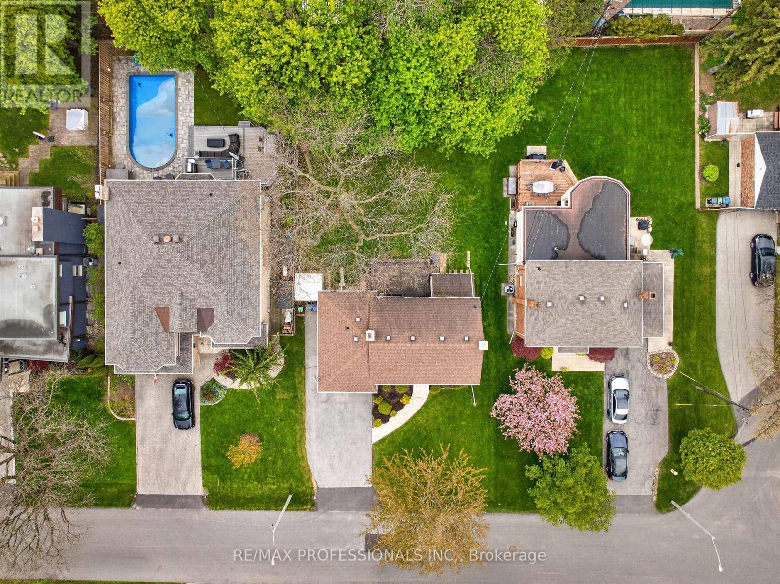 27 Nottingham Drive, Toronto (Edenbridge-Humber Valley), Ontario  M9A 2W4 - Photo 46 - W13783096