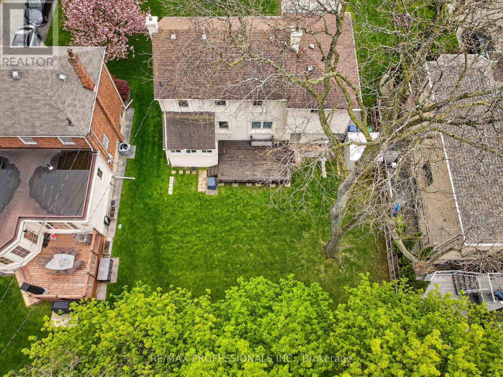 27 Nottingham Drive, Toronto (Edenbridge-Humber Valley), Ontario  M9A 2W4 - Photo 48 - W13783096