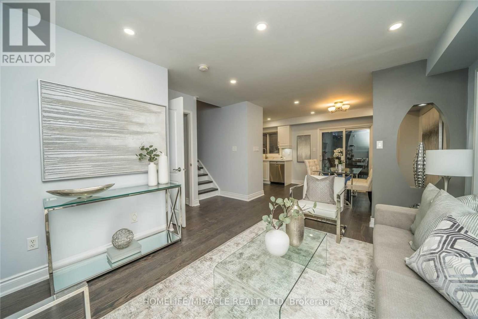 40 Trumpet Valley Boulevard, Brampton, Ontario  L7A 3N8 - Photo 2 - W13783110
