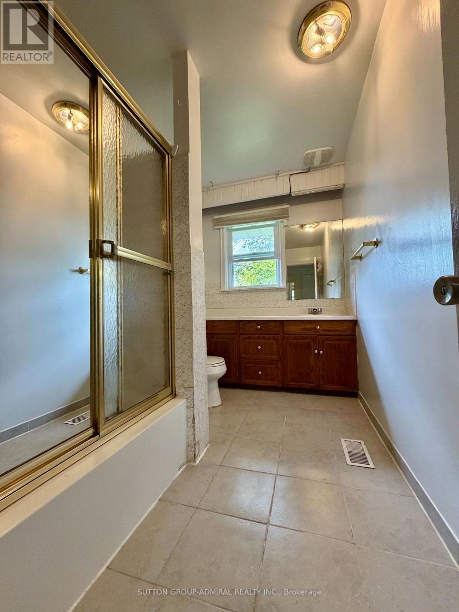 6 Highhill Drive, Toronto, Ontario  M1T 1N6 - Photo 18 - E13781408