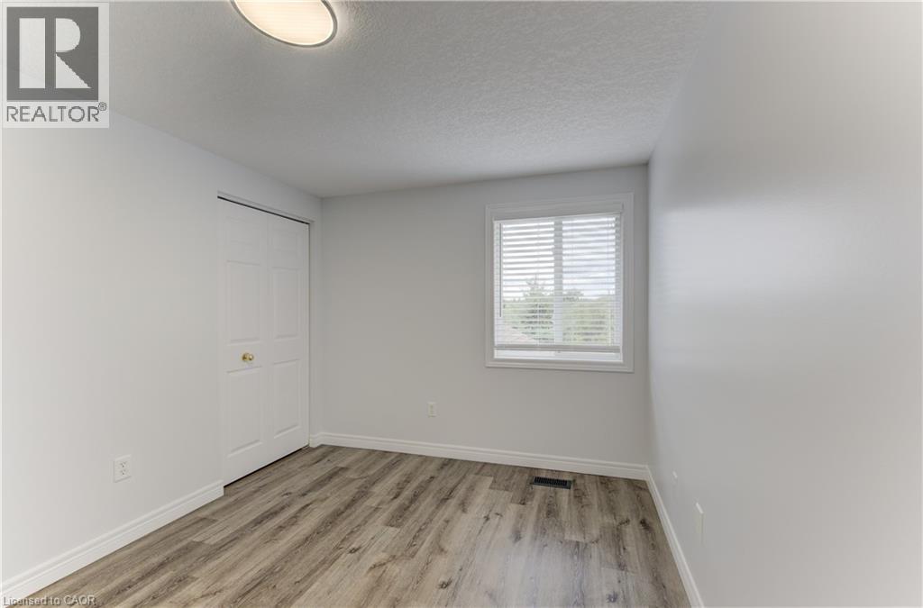 612 Brandenburg Boulevard, Waterloo, Ontario  N2T 2V3 - Photo 30 - 40859764