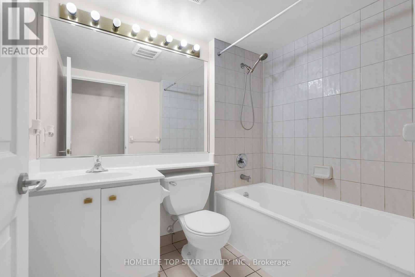 1011 - 8 Lee Centre Drive, Toronto, Ontario  M1H 3H8 - Photo 19 - E13773836