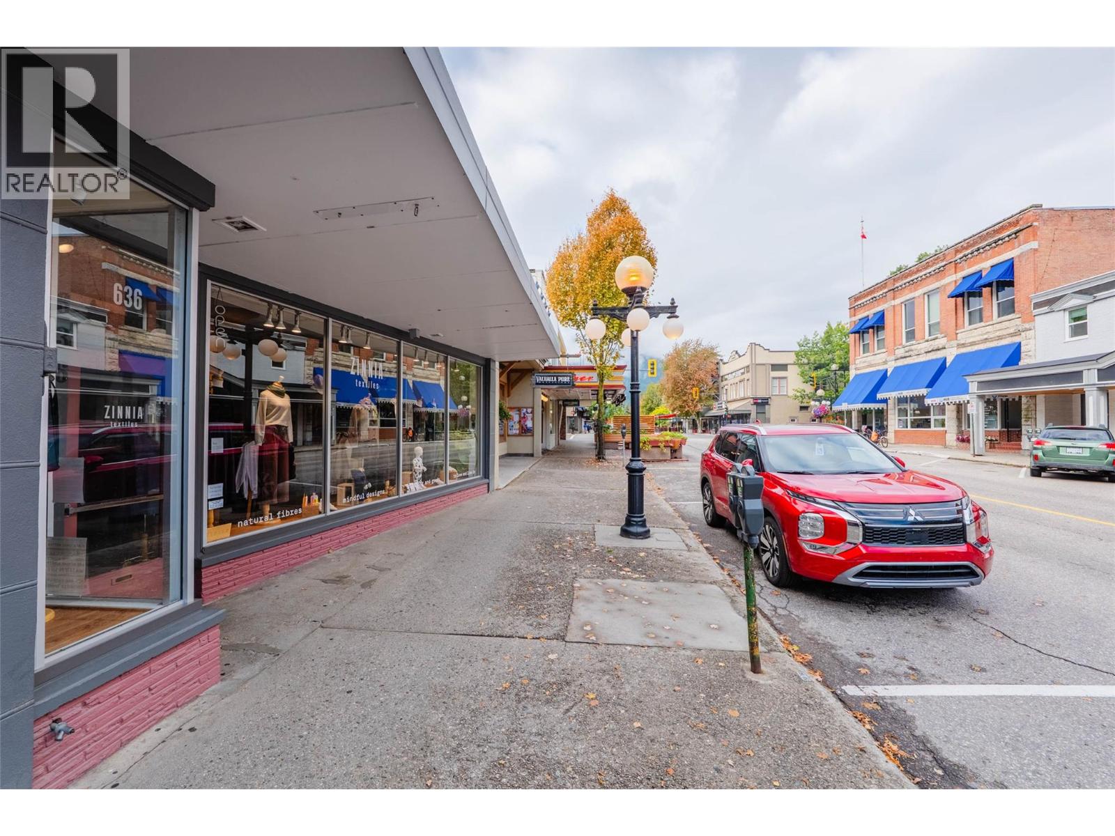 636 Baker Street, Nelson, British Columbia V1L 4J4 - Photo 34 - 10400734