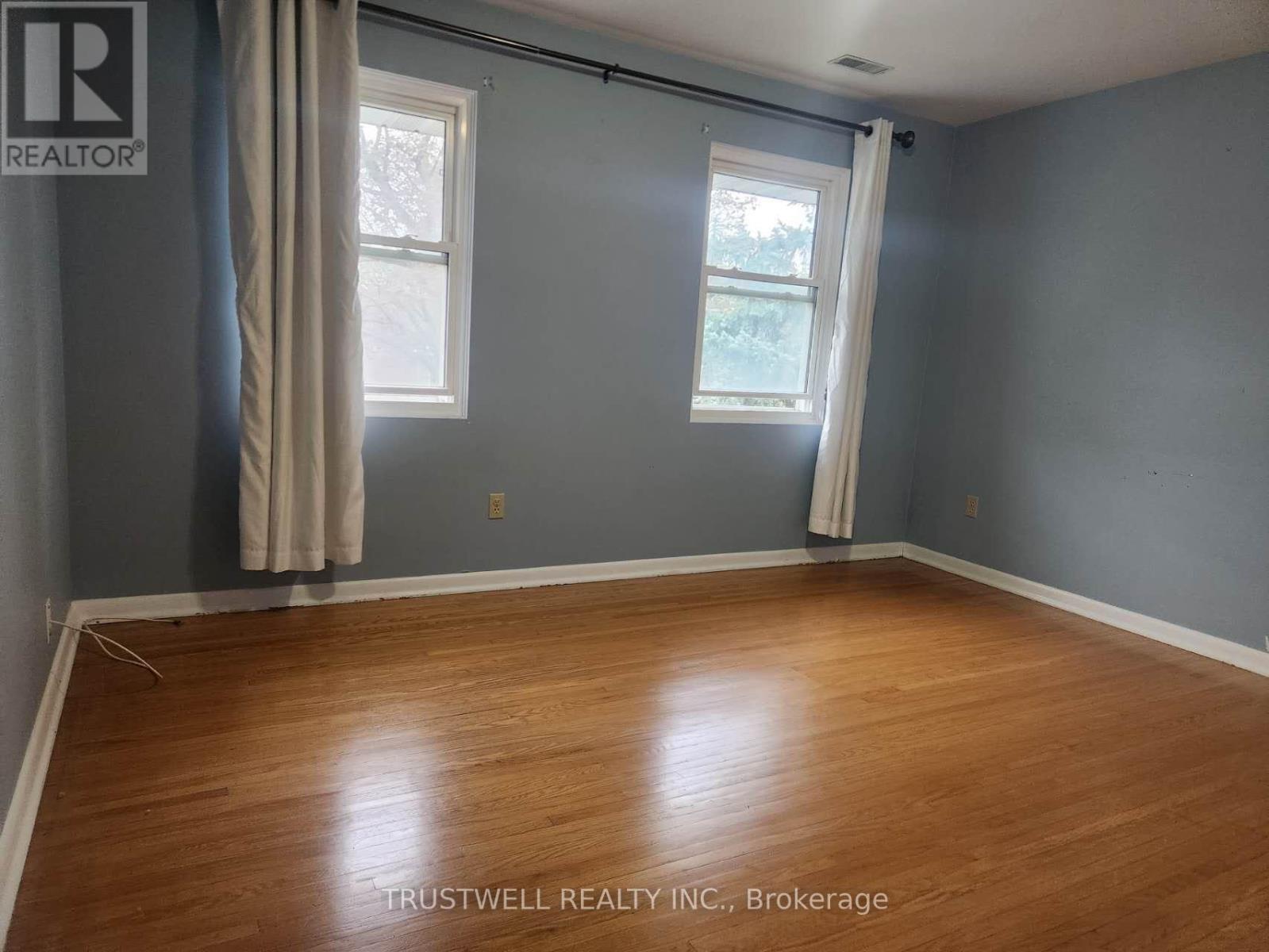 38 Rosscowan Crescent, Toronto (L'amoreaux), Ontario  M1W 1K7 - Photo 4 - E13783164