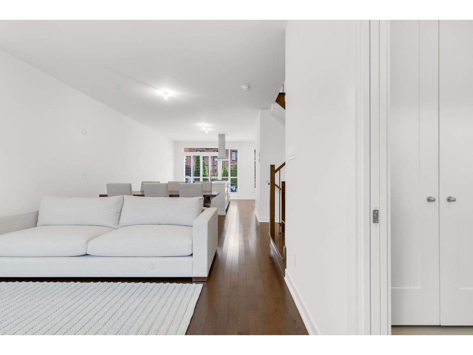 2412 Rue des Équinoxes Montréal (Saint-Laurent) Quebec Canada H4R0M7 2