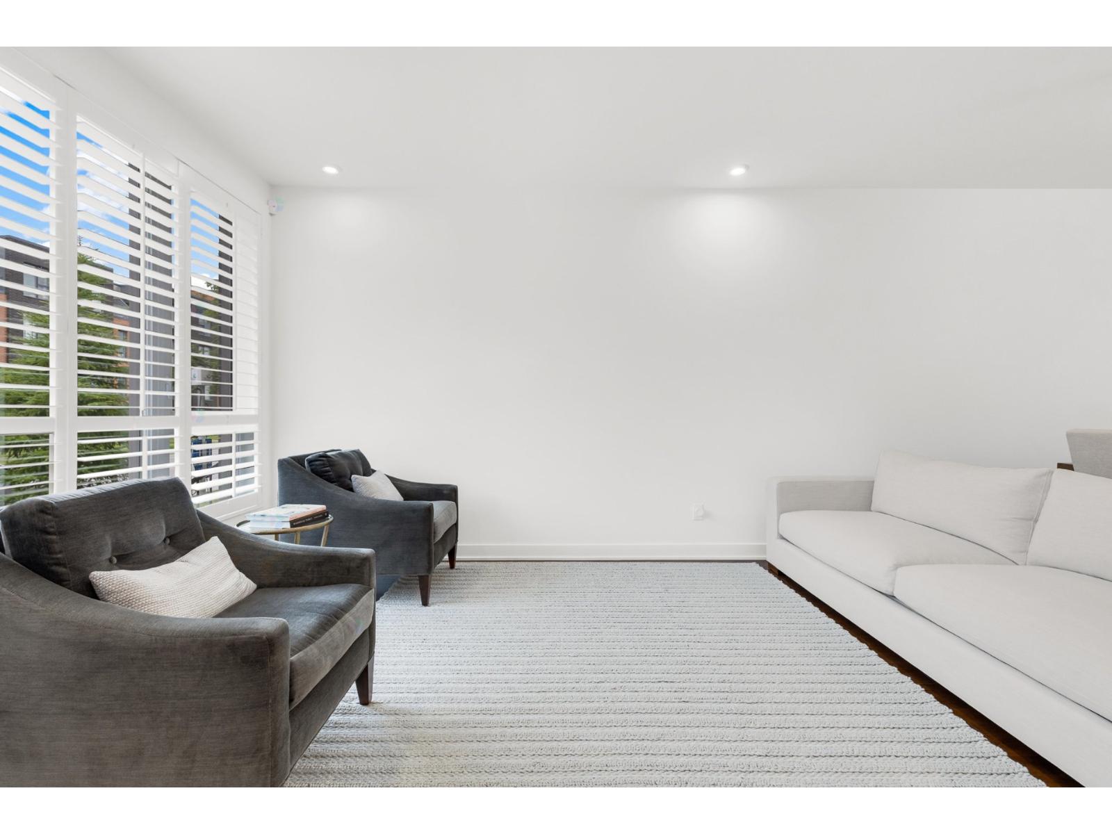 2412 Rue des Équinoxes Montréal (Saint-Laurent) Quebec Canada H4R0M7 3