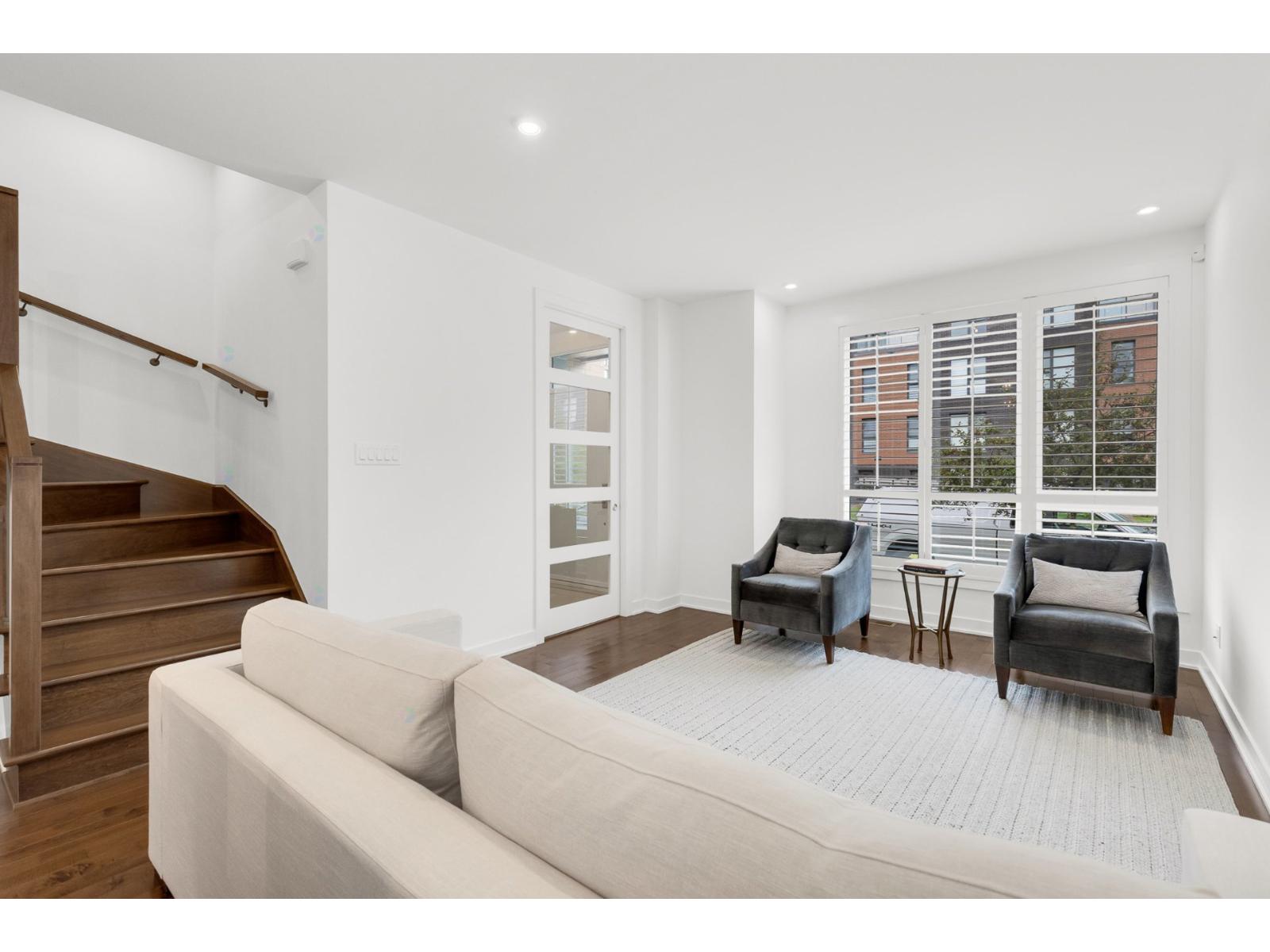 2412 Rue des Équinoxes Montréal (Saint-Laurent) Quebec Canada H4R0M7 4