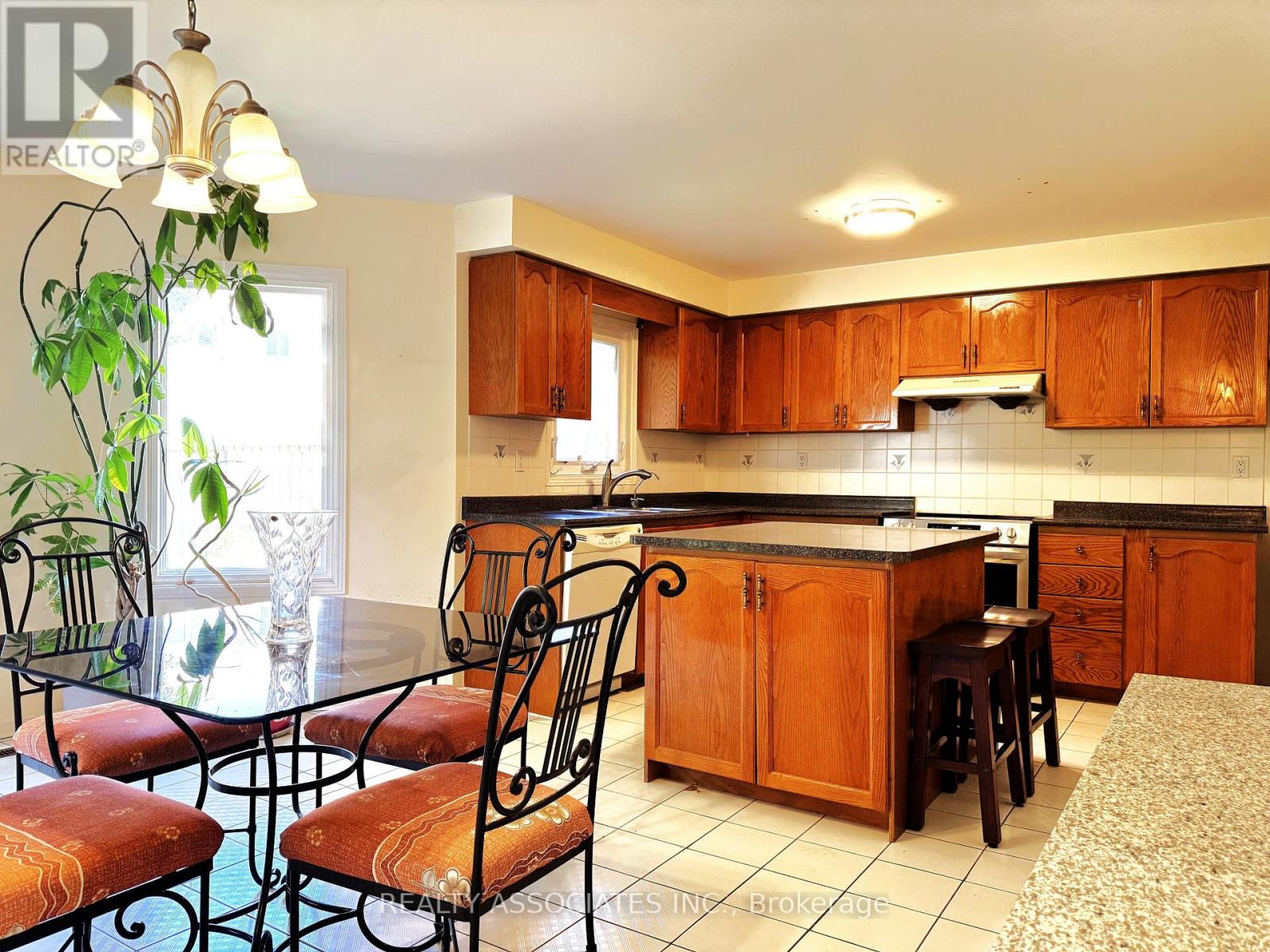 46 Lagani Avenue, Richmond Hill, Ontario  L4B 3C7 - Photo 10 - N13783152