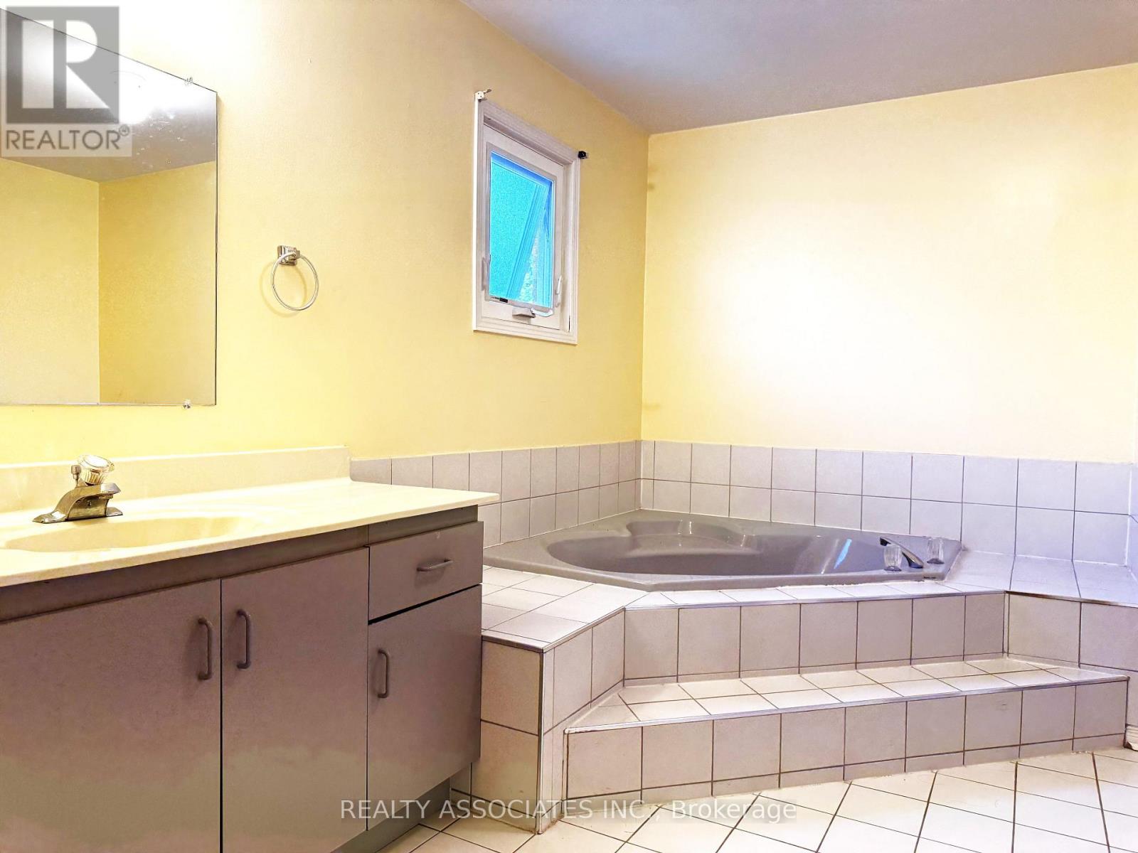 46 Lagani Avenue, Richmond Hill, Ontario  L4B 3C7 - Photo 13 - N13783152