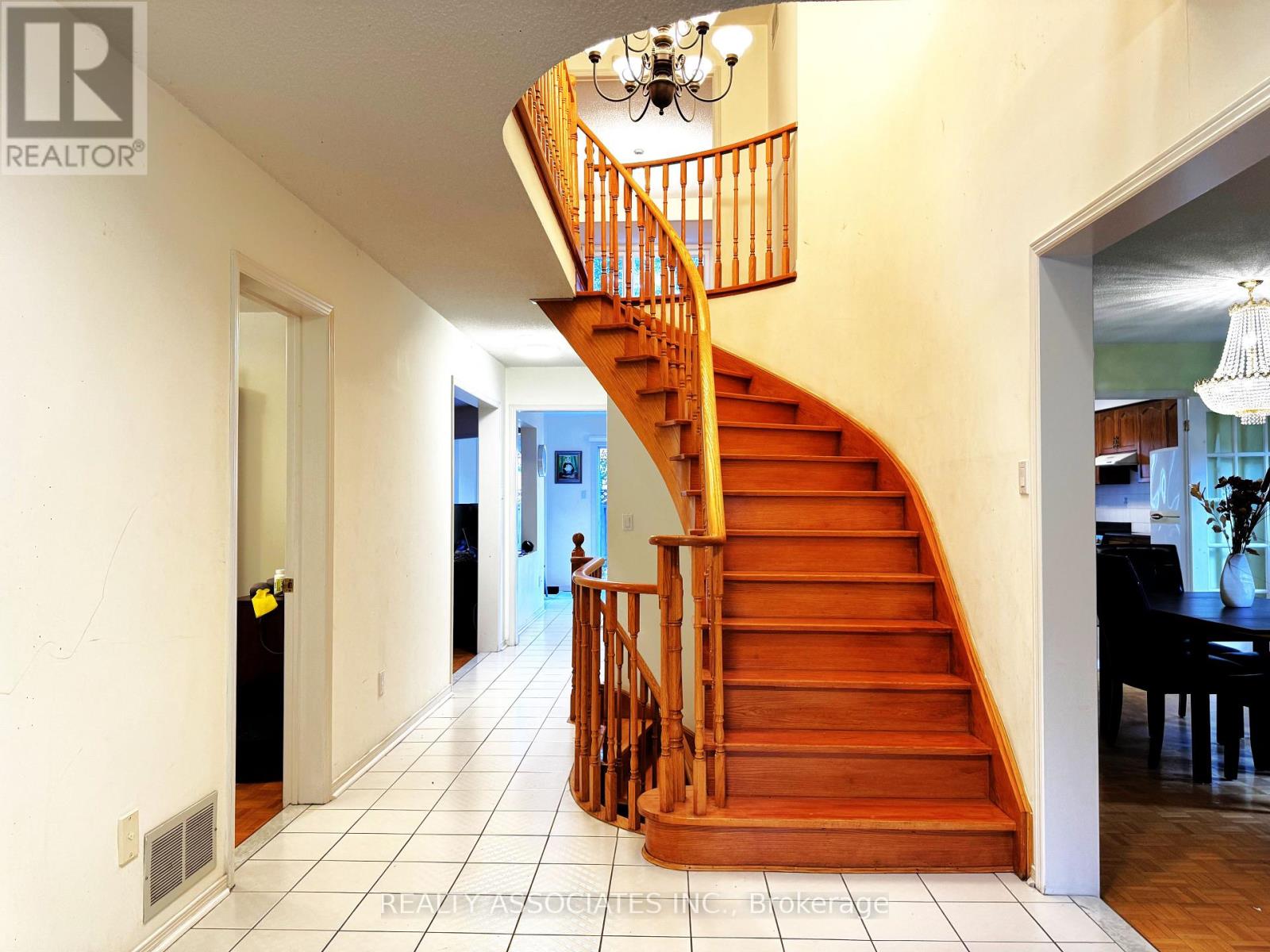 46 Lagani Avenue, Richmond Hill, Ontario  L4B 3C7 - Photo 2 - N13783152