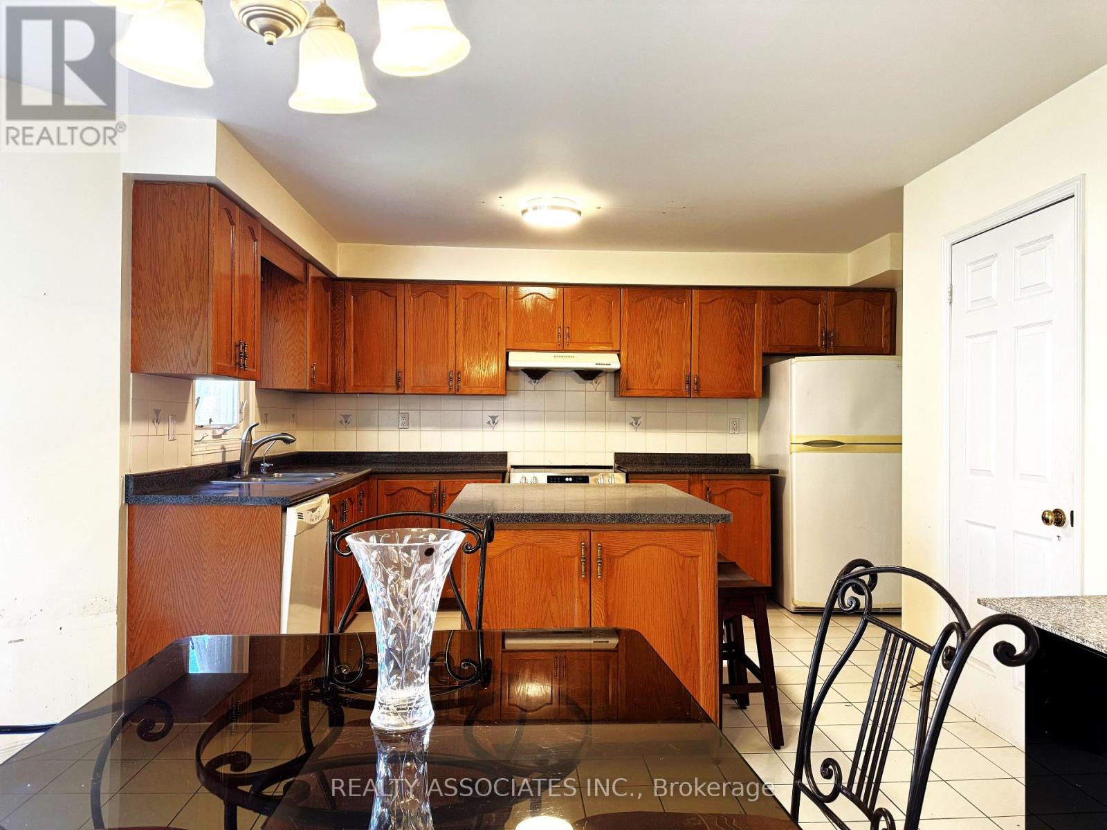 46 Lagani Avenue, Richmond Hill, Ontario  L4B 3C7 - Photo 8 - N13783152