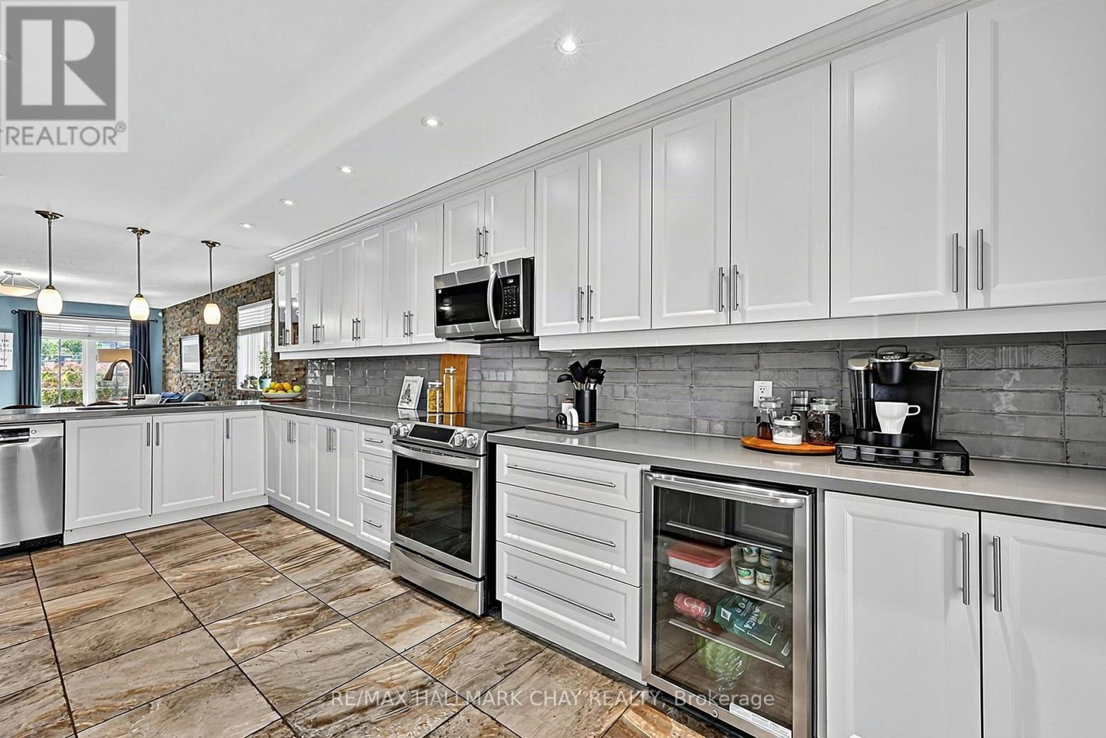 76 Shalom Way, Barrie, Ontario  L4N 5Y3 - Photo 4 - S13783190
