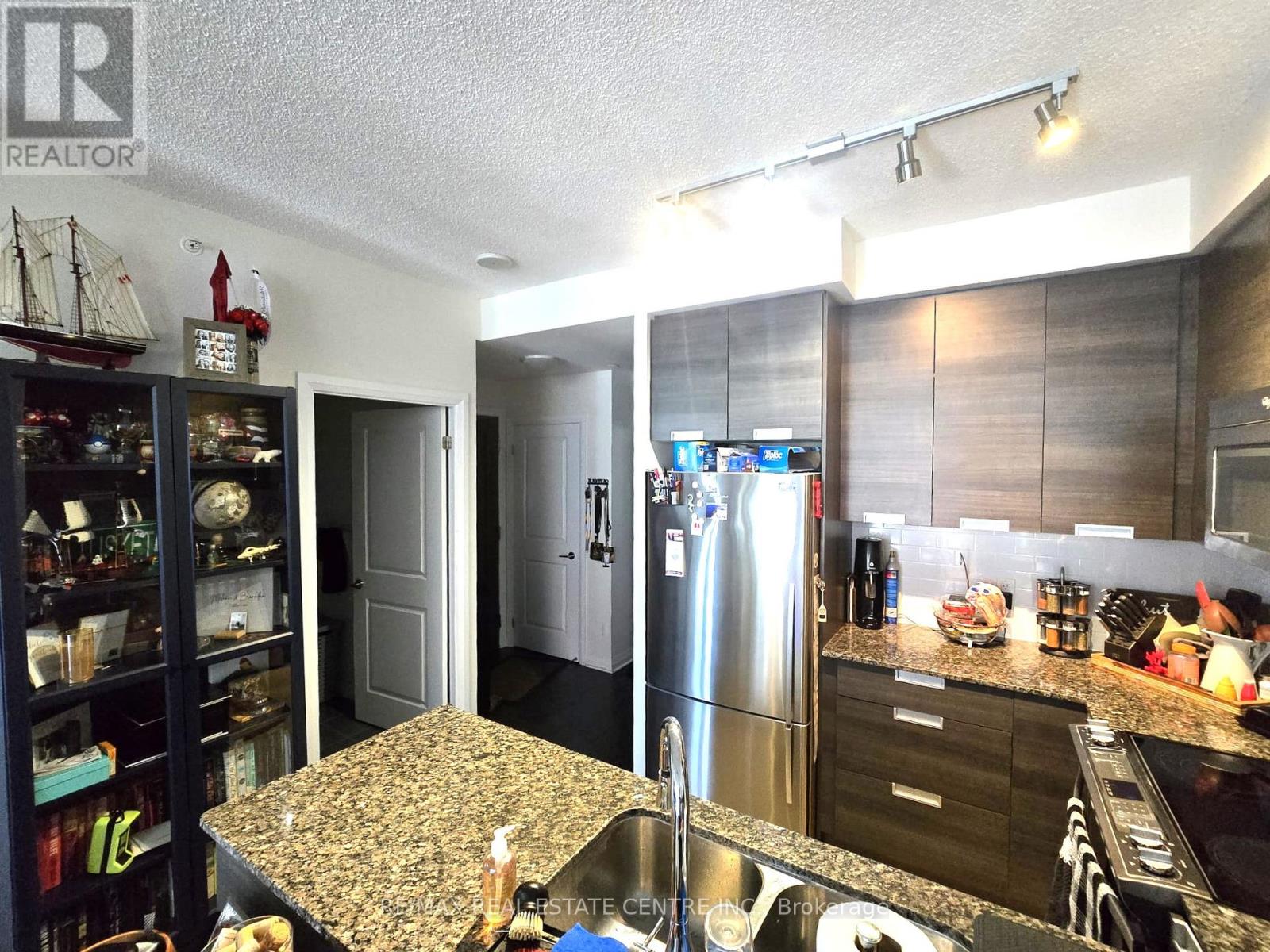 2301 - 75 Eglinton Avenue W, Mississauga, Ontario  L5R 0E5 - Photo 9 - W13783204