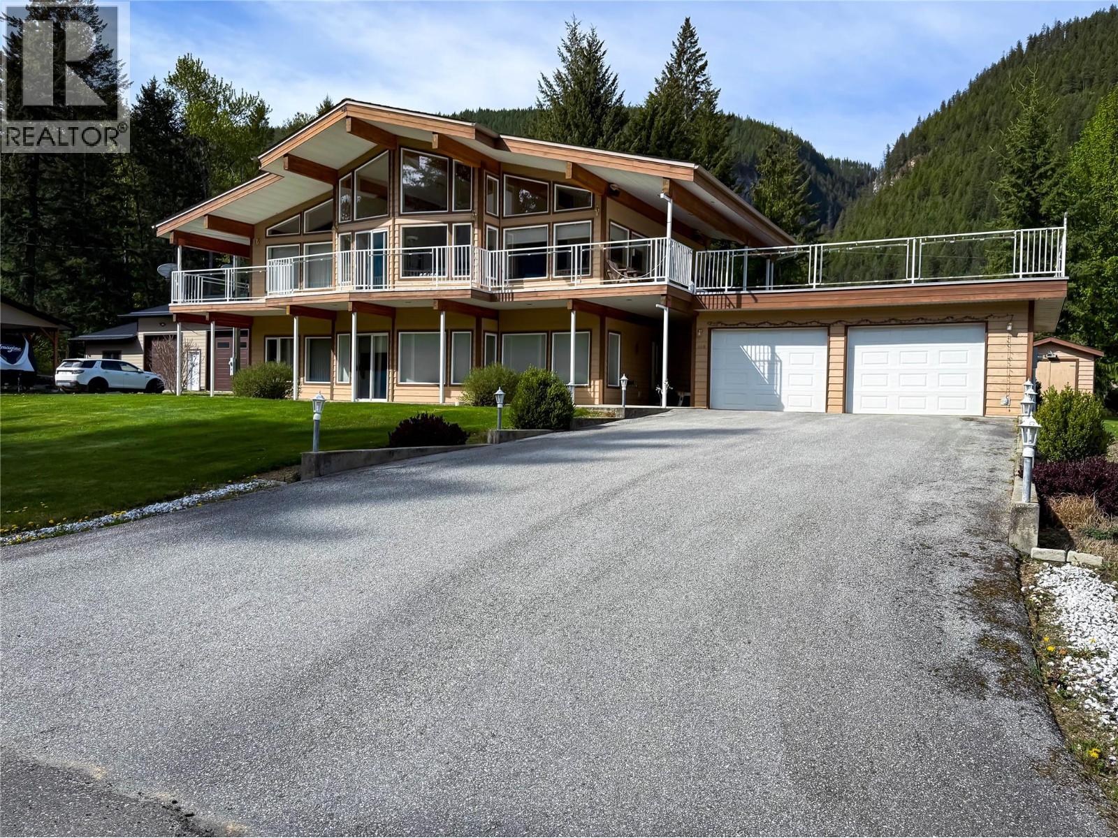 309 Kootenay Street, Lardeau, British Columbia  V0G 1M0 - Photo 2 - 10386187
