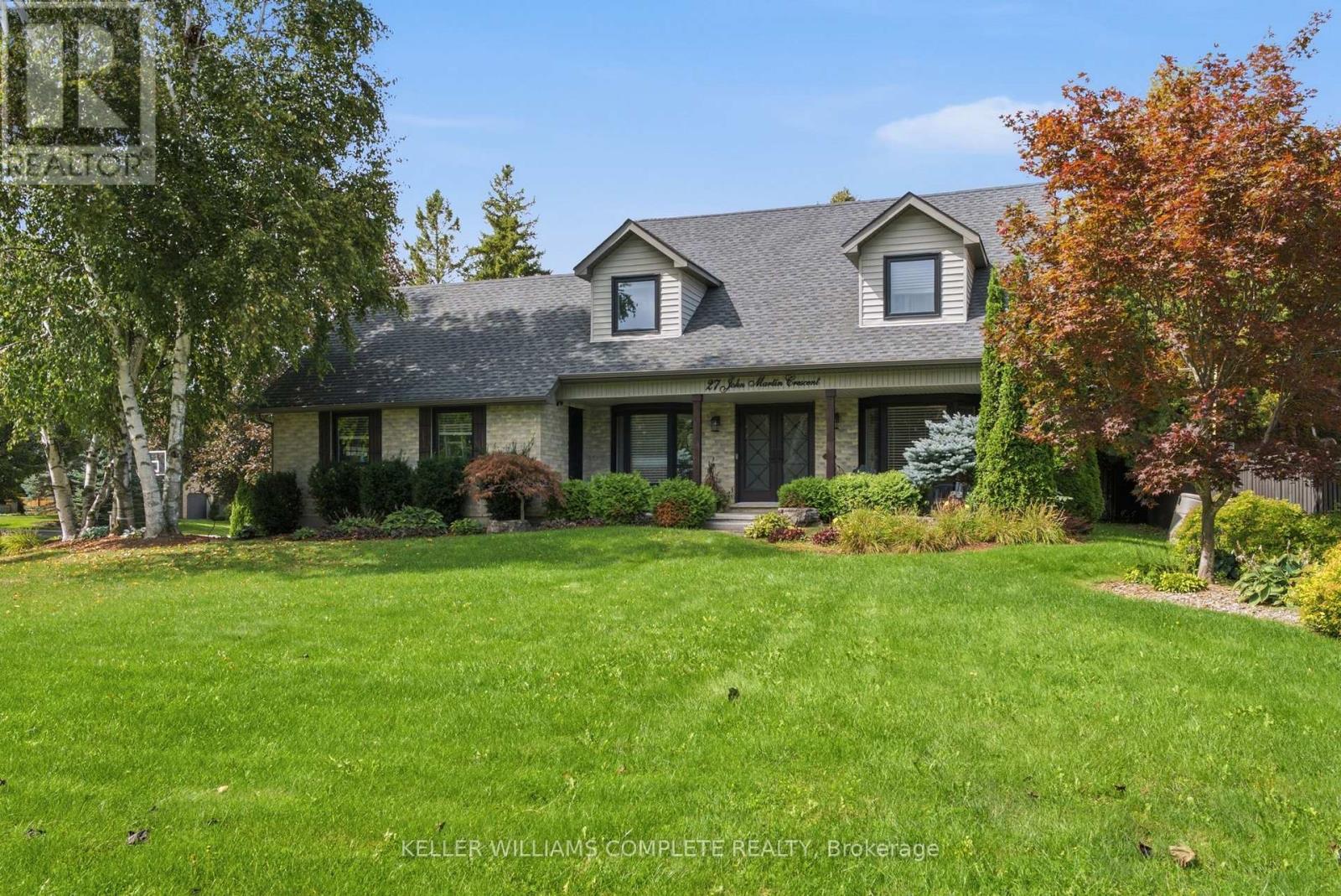 27 John Martin Crescent, Hamilton, Ontario  L8B 0Z9 - Photo 2 - X13782636