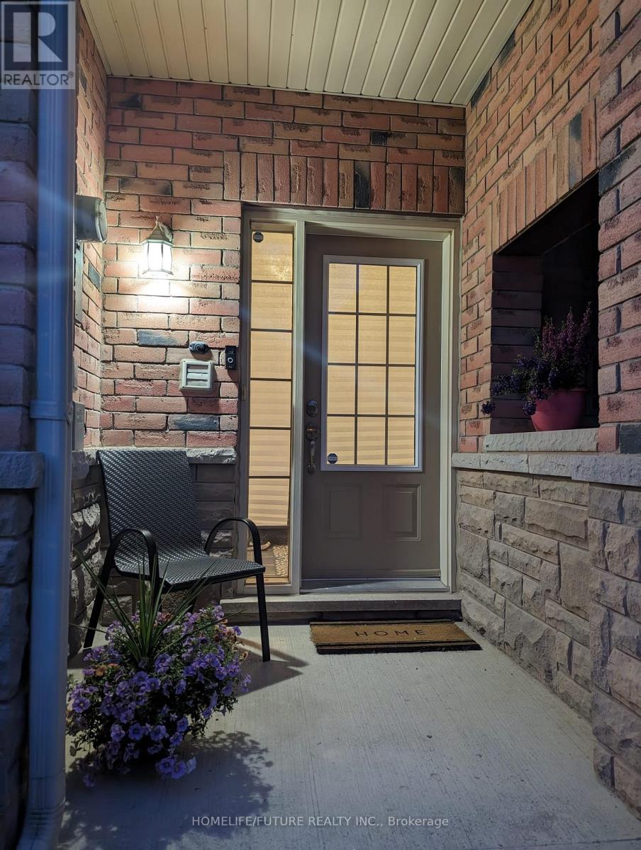 21 Linnell Street, Ajax, Ontario  L1Z 0K9 - Photo 2 - E13783216
