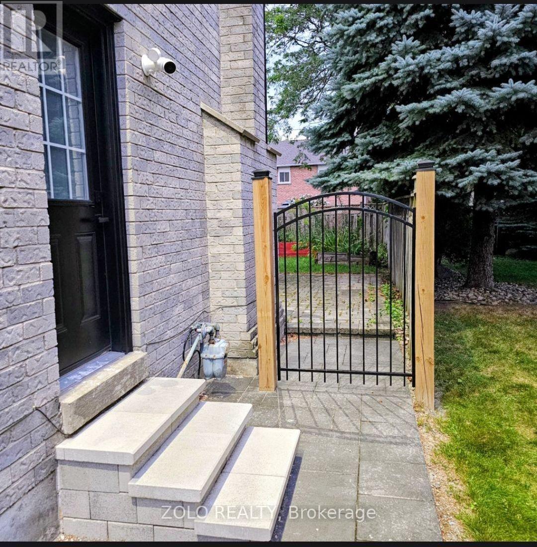 16 Bentonwood Crescent, Whitby, Ontario  L1R 1L4 - Photo 2 - E13783244