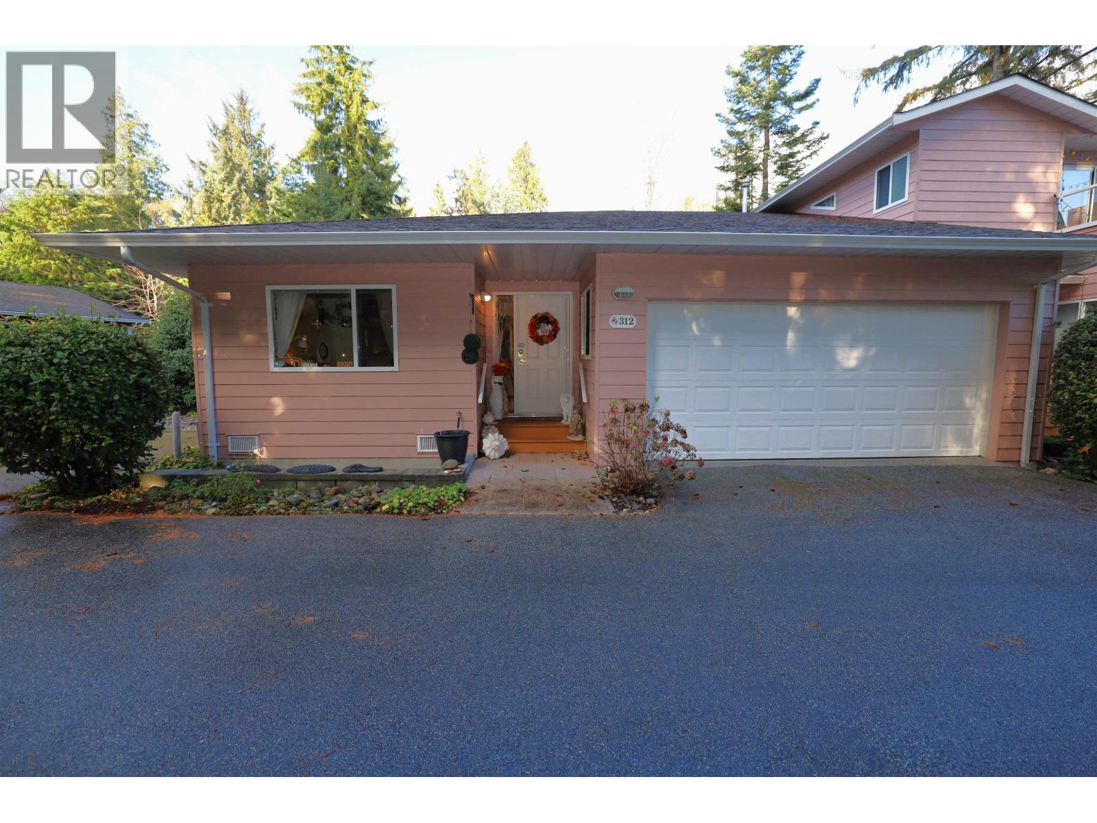 312 1585 Field Road, Sechelt, British Columbia  V7Z 0H1 - Photo 2 - R3165358