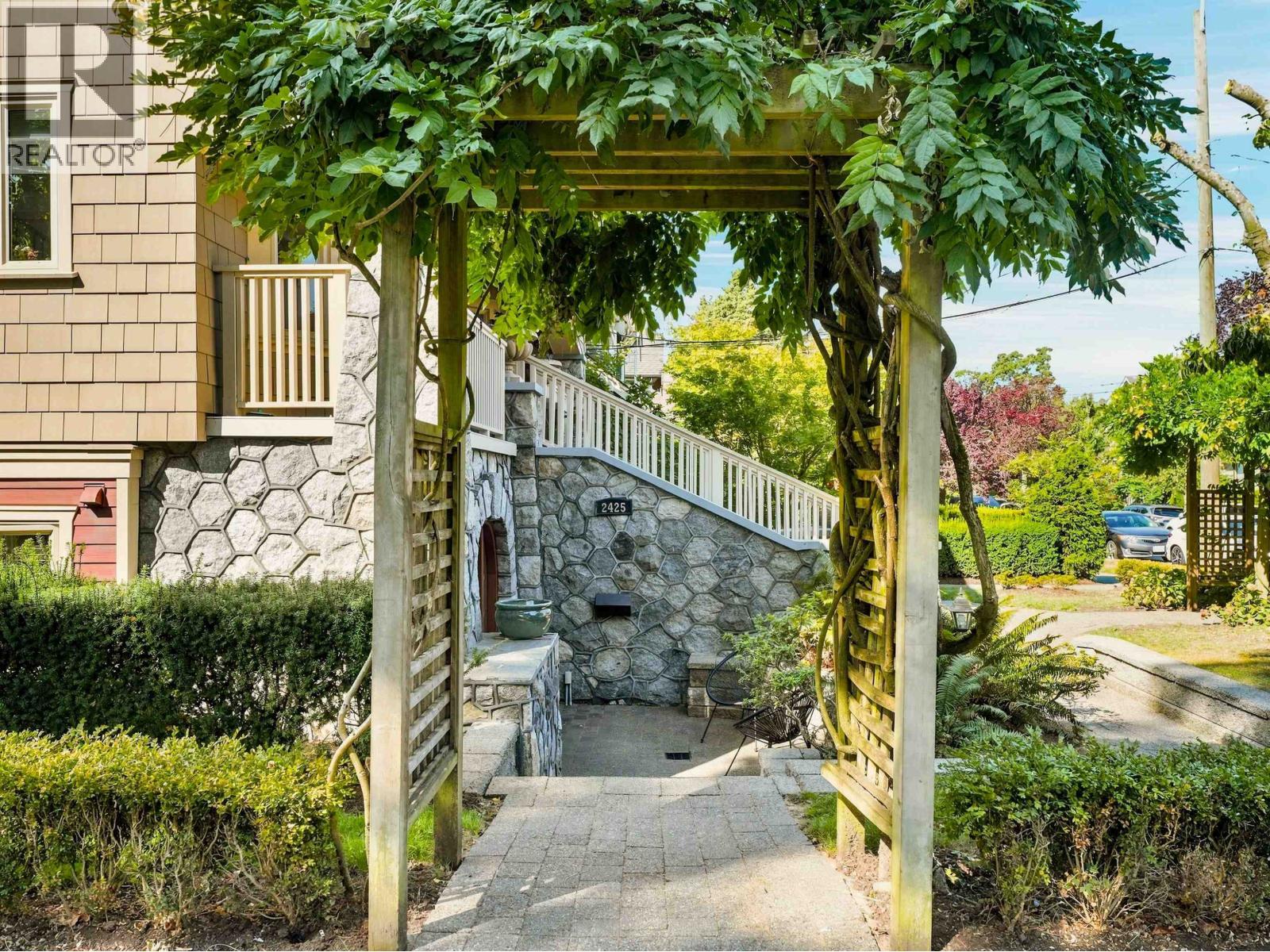 2425 Larch Street, Vancouver, British Columbia  V6K 0A3 - Photo 2 - R3165397