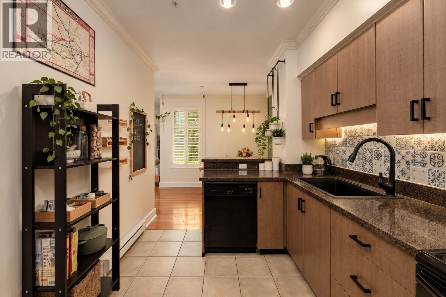 201 118 W 22nd Street, North Vancouver, British Columbia  V7M 1Z9 - Photo 11 - R3165404