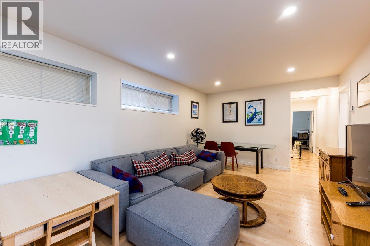 2094 Viewlynn Drive, North Vancouver, British Columbia  V7J 2W8 - Photo 33 - R3165373