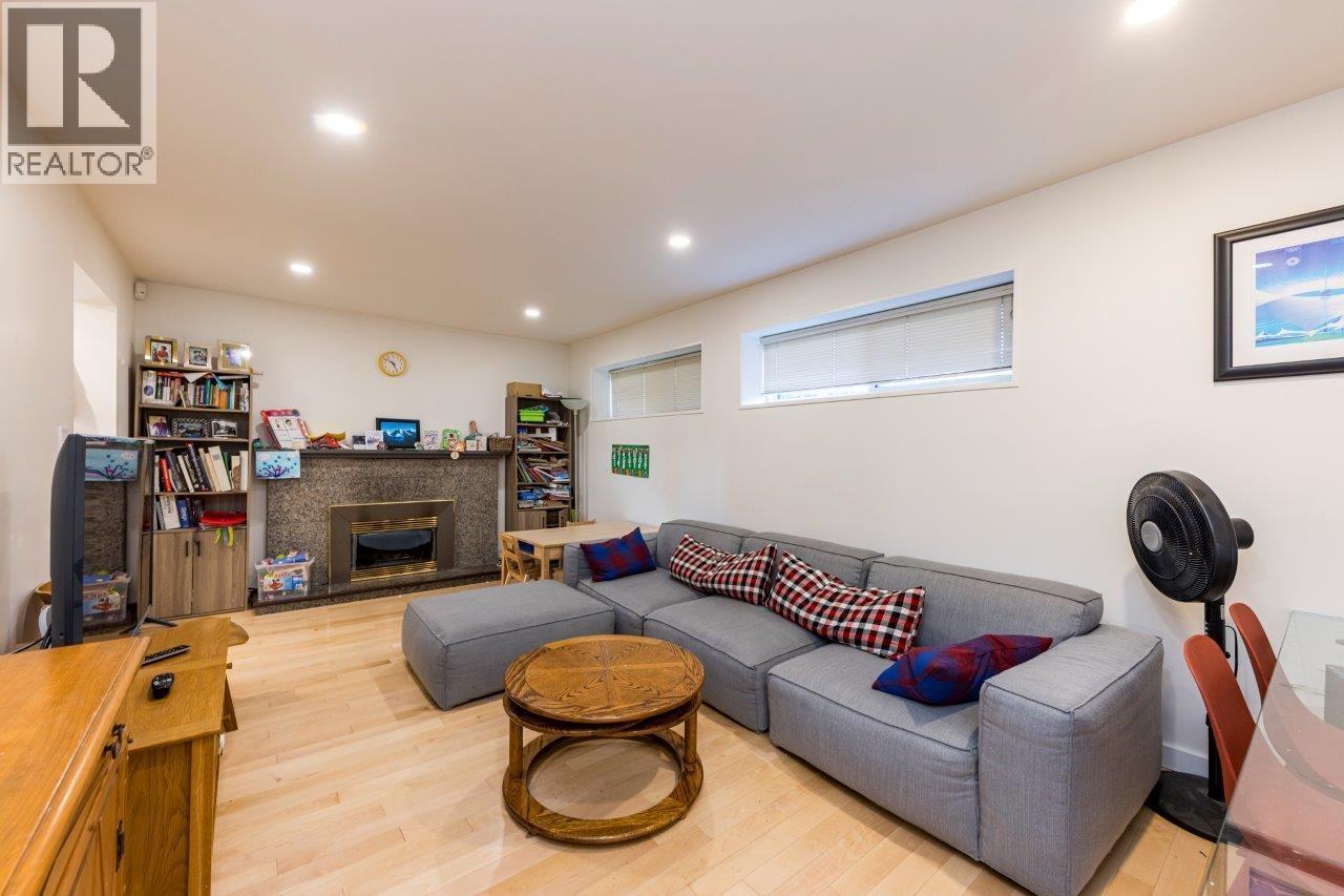 2094 Viewlynn Drive, North Vancouver, British Columbia  V7J 2W8 - Photo 35 - R3165373