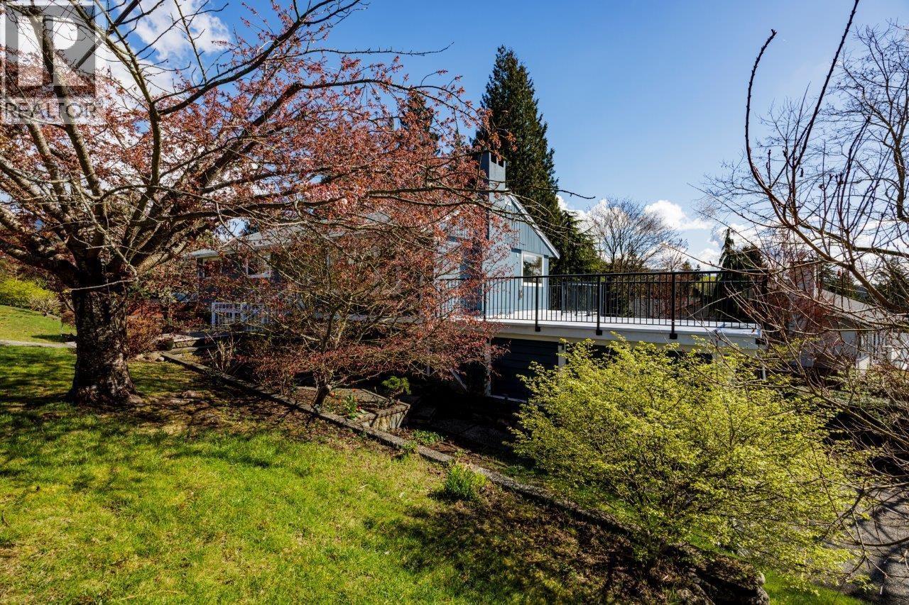 2094 Viewlynn Drive, North Vancouver, British Columbia  V7J 2W8 - Photo 38 - R3165373