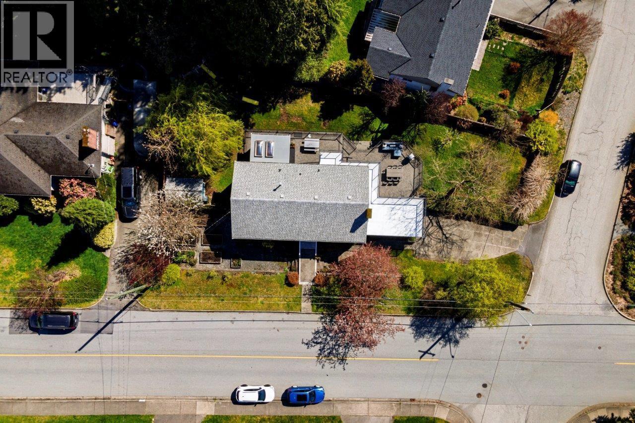2094 Viewlynn Drive, North Vancouver, British Columbia  V7J 2W8 - Photo 5 - R3165373