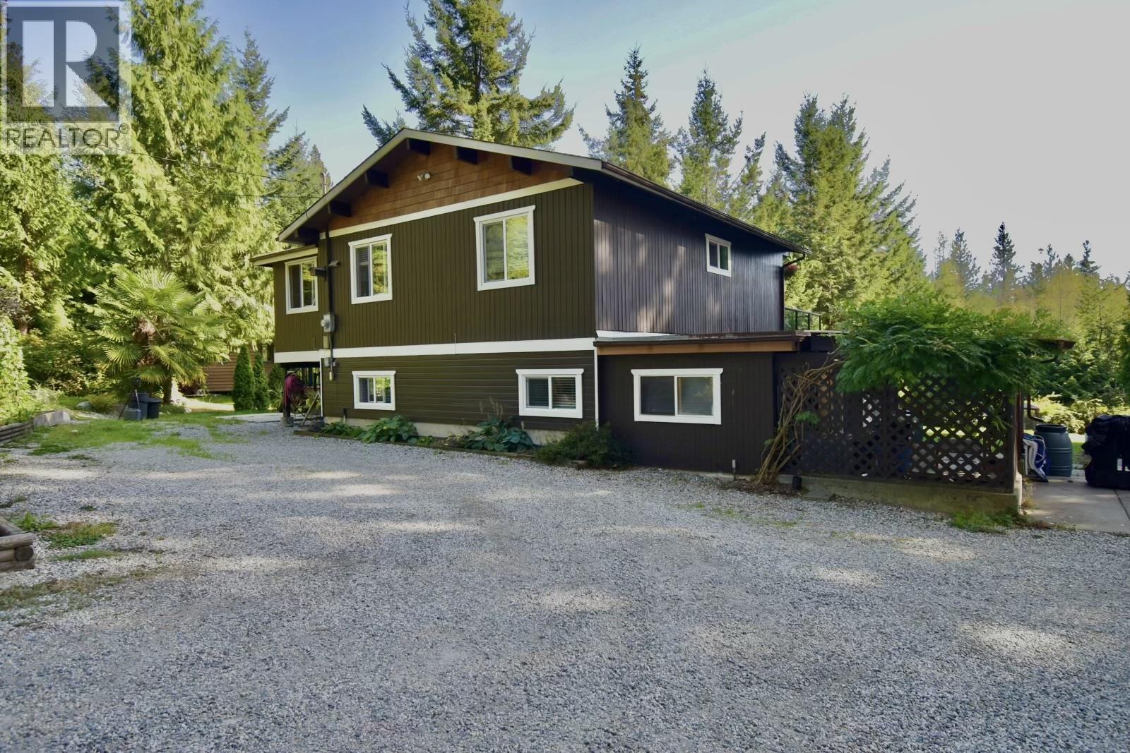 2703 ROBINSON ROAD, roberts creek, British Columbia