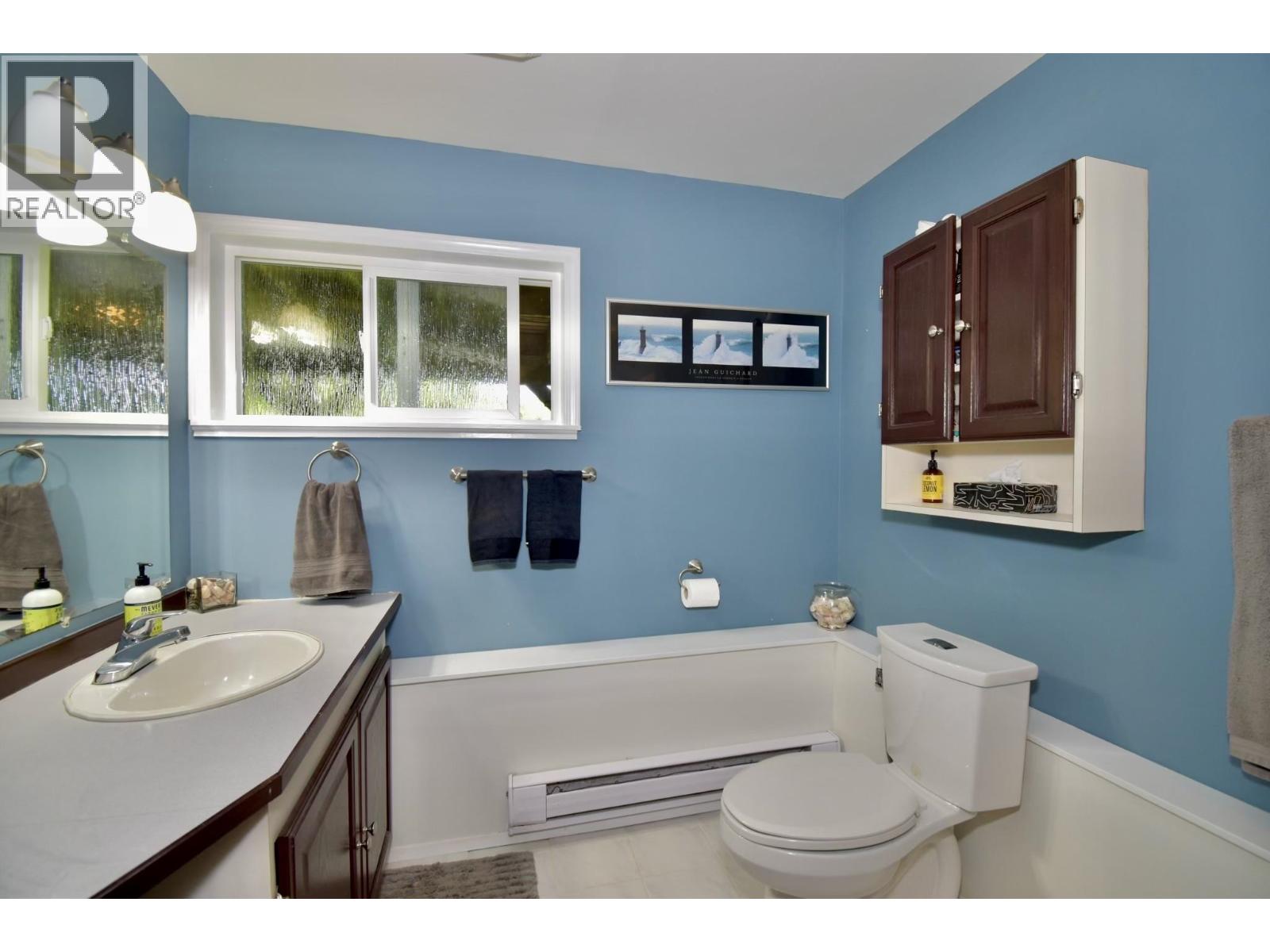 2703 Robinson Road, Roberts Creek, British Columbia  V0N 2W4 - Photo 16 - R3165414