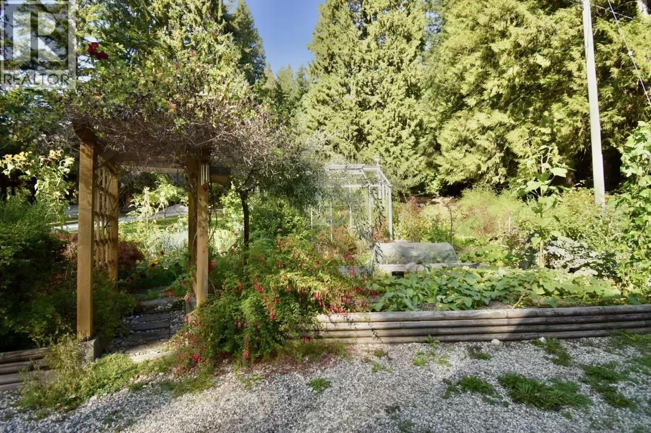 2703 Robinson Road, Roberts Creek, British Columbia  V0N 2W4 - Photo 24 - R3165414