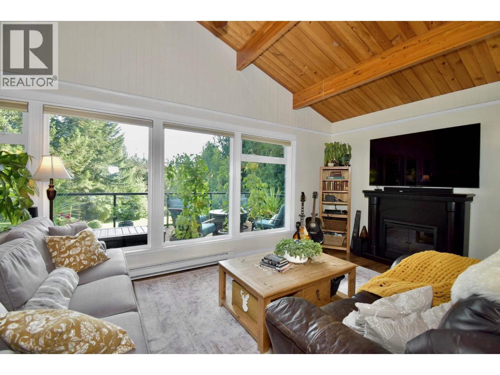 2703 Robinson Road, Roberts Creek, British Columbia  V0N 2W4 - Photo 6 - R3165414